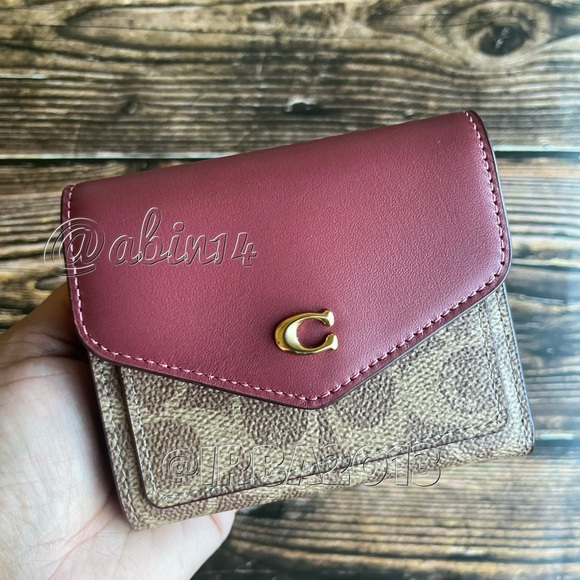 NWT Coach Wyn Colorblock Wallet in Signature Canvas and Leather - Picture 5 of 5